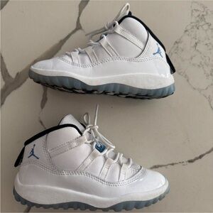 Jordan Kids Sneakers in White and Light Blue
